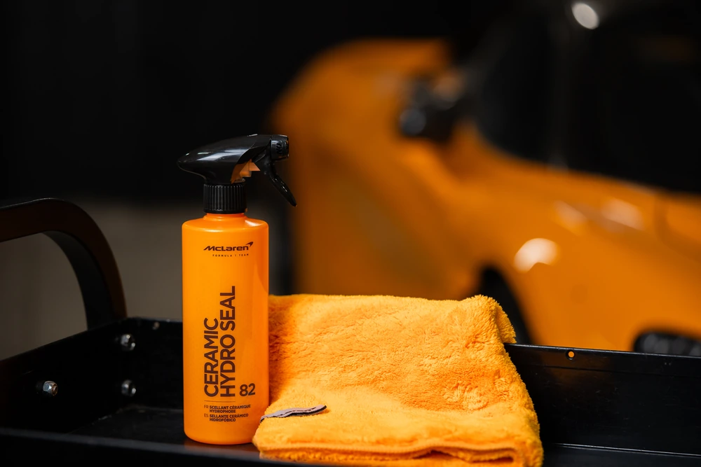 Vaporisateur McLaren Ceramic Hydro Seal et microfibre orange