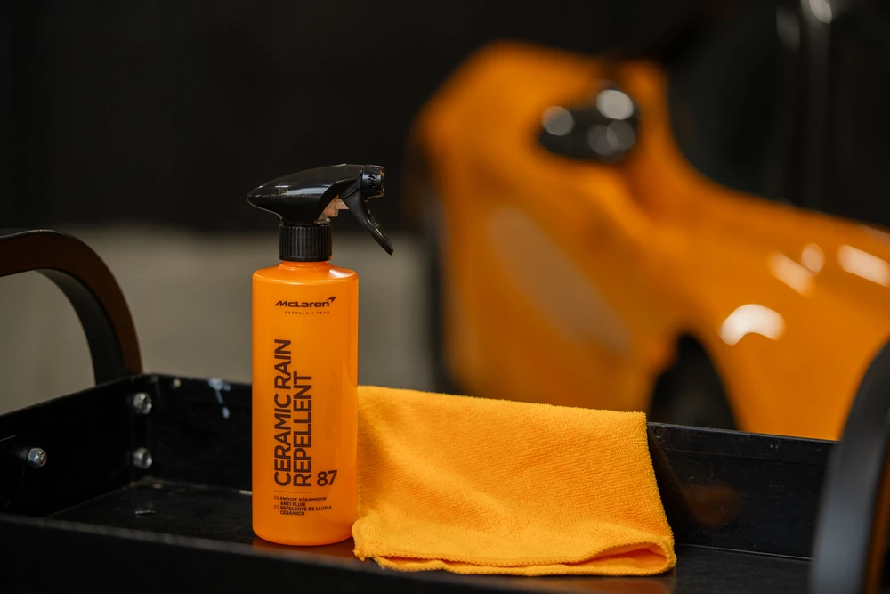 Vaporisateur McLaren Ceramic Rain Repellent et microfibre orange
