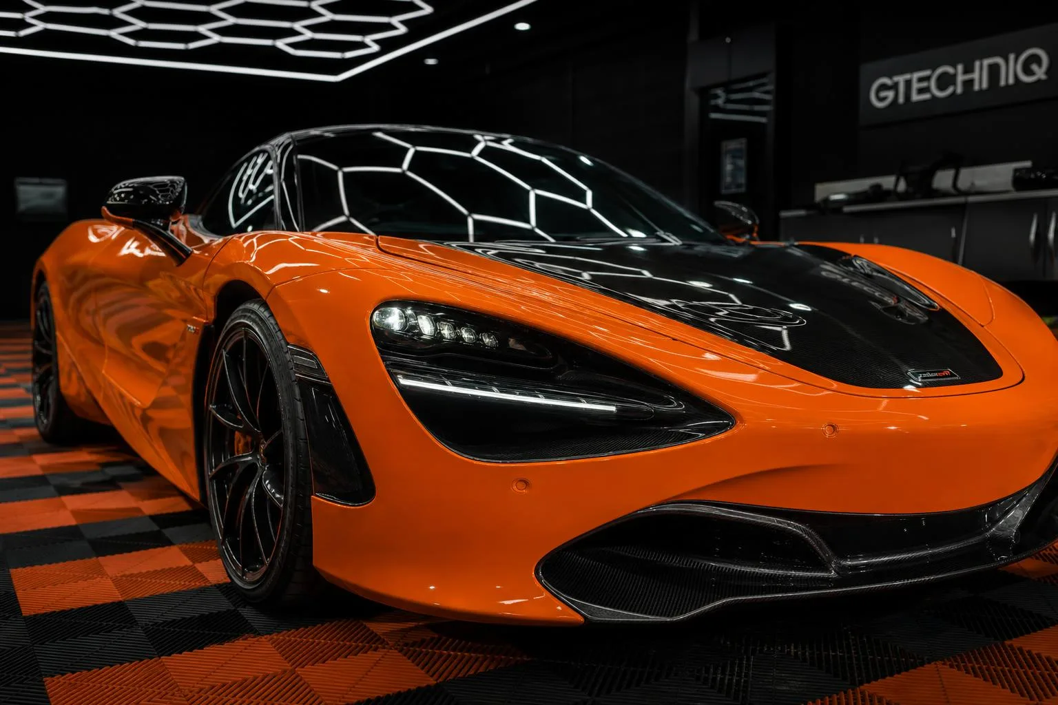 McLaren 720S orange après application d'un traitement céramique